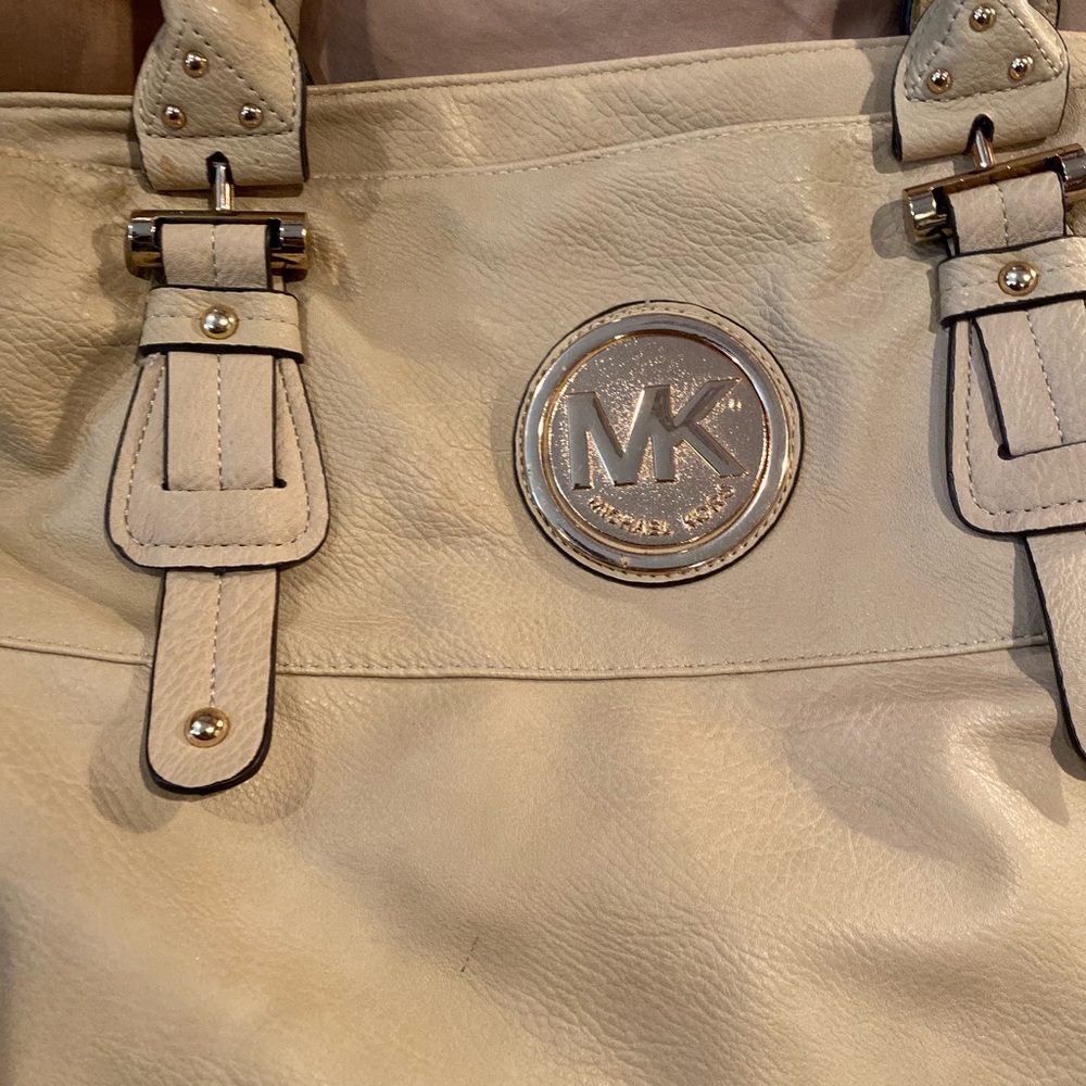 Michael Kors Beige bag with strap to attach, used, good condition